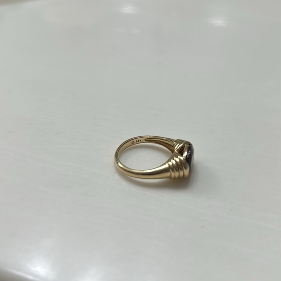 Mejuri Heirloom 14K Gold Ring - Garnet - Picture 9 of 9